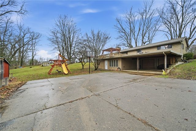 918 Bonsel Street NE, Navarre, OH 44662