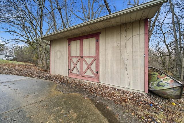 918 Bonsel Street NE, Navarre, OH 44662