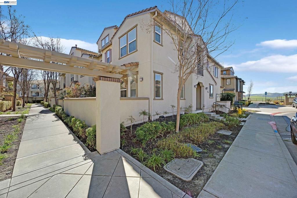 Image 2 of property listing at 5216 Fioli Loop, San Ramon, CA 94582