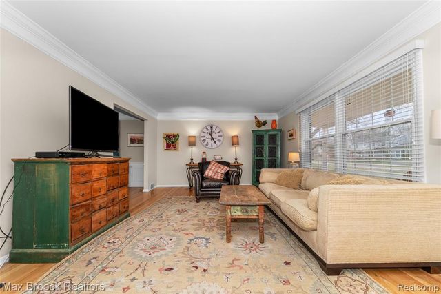 7118 Cathedral Drive, Bloomfield Hills, MI 48301