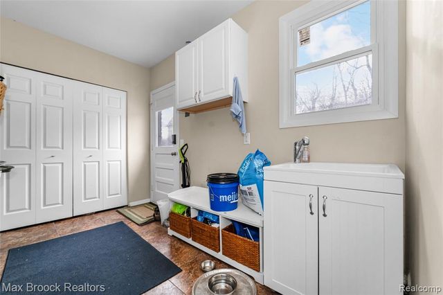 7118 Cathedral Drive, Bloomfield Hills, MI 48301