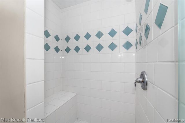 7118 Cathedral Drive, Bloomfield Hills, MI 48301