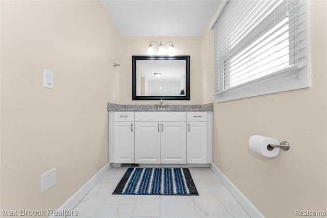 7118 Cathedral Drive, Bloomfield Hills, MI 48301