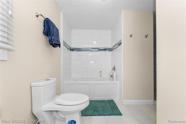 7118 Cathedral Drive, Bloomfield Hills, MI 48301