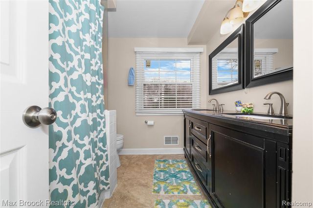 7118 Cathedral Drive, Bloomfield Hills, MI 48301