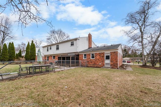 7118 Cathedral Drive, Bloomfield Hills, MI 48301