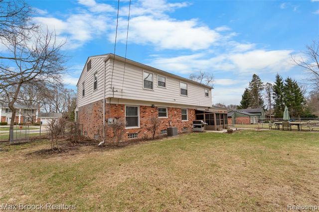 7118 Cathedral Drive, Bloomfield Hills, MI 48301