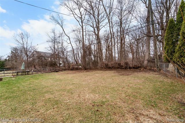 7118 Cathedral Drive, Bloomfield Hills, MI 48301