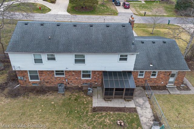 7118 Cathedral Drive, Bloomfield Hills, MI 48301