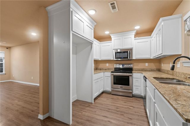 5 Renfrew Lane, Bella Vista, AR 72715