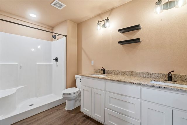 5 Renfrew Lane, Bella Vista, AR 72715