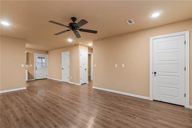 5 Renfrew Lane, Bella Vista, AR 72715