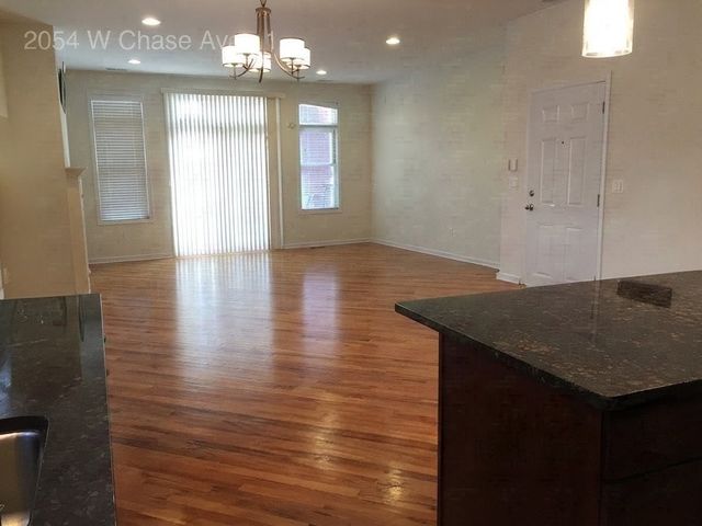 2054 W Chase Avenue 1S, Chicago, IL 60645