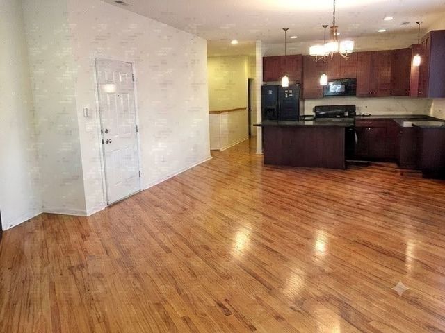 2054 W Chase Avenue 1S, Chicago, IL 60645