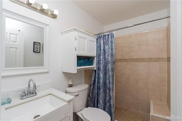 808 W Blue Jay Avenue, Pharr, TX 78577