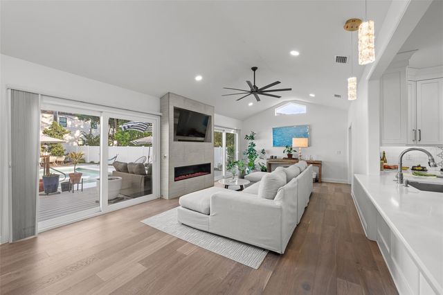 220 S GLEN AVENUE, Tampa, FL 33609