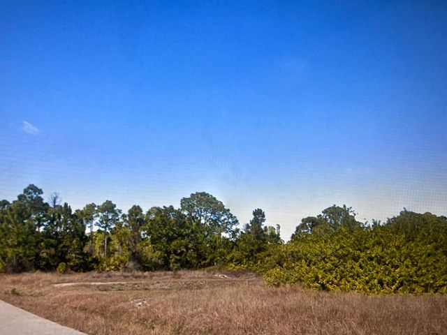 952 Hansen Street E, Lehigh Acres, FL 33974