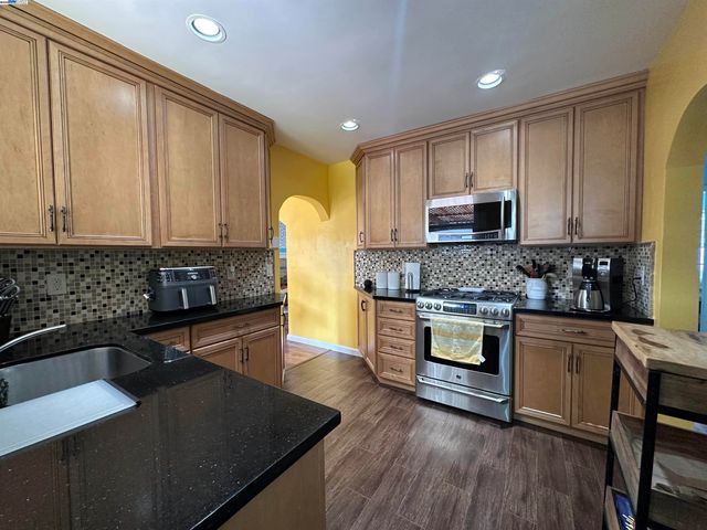 1470 171St Ave, Ashland, CA 94541