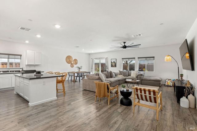 1765 Butterfly Ln, Dixon, CA 95620