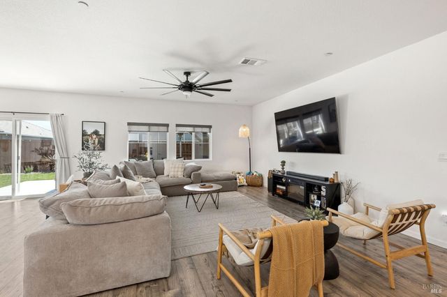 1765 Butterfly Ln, Dixon, CA 95620