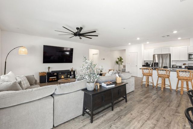 1765 Butterfly Ln, Dixon, CA 95620