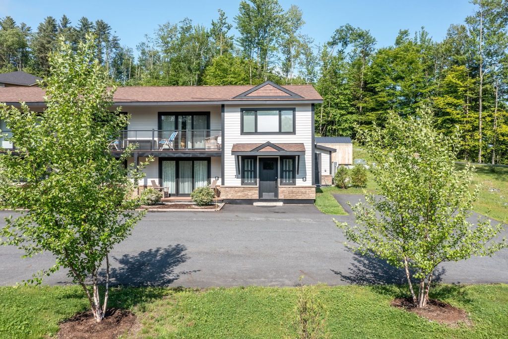 2366 Mountain Rd Apt 1, Stowe, VT 05672