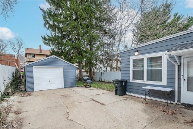 1121 Woodward Avenue, Akron, OH 44310