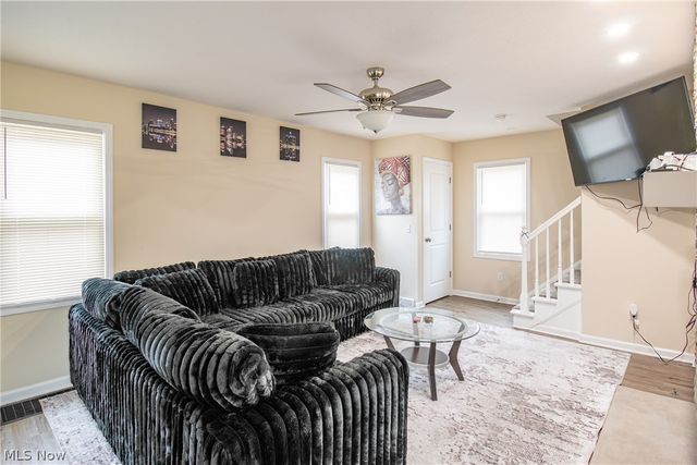 1121 Woodward Avenue, Akron, OH 44310