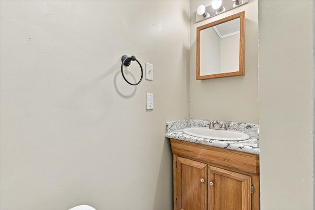 2004 39th Street, Des Moines, IA 50310