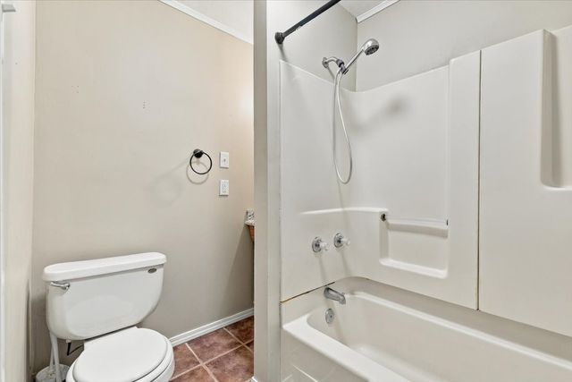 2004 39th Street, Des Moines, IA 50310