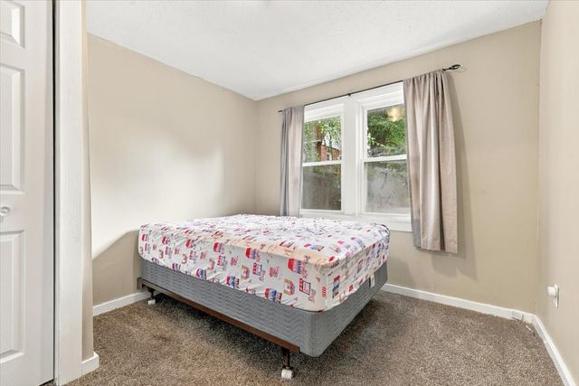 2004 39th Street, Des Moines, IA 50310