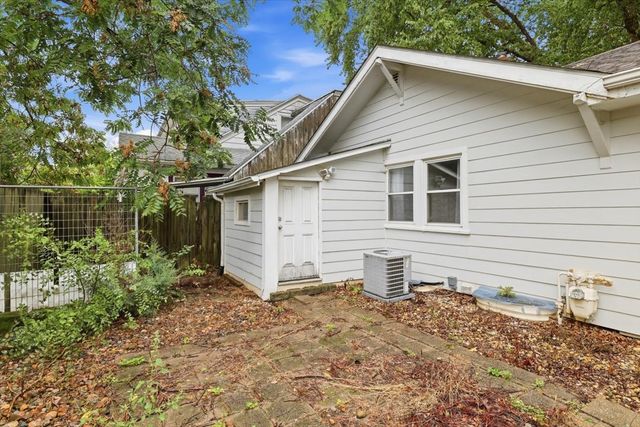 2004 39th Street, Des Moines, IA 50310