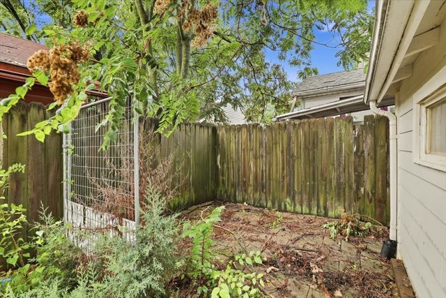 2004 39th Street, Des Moines, IA 50310