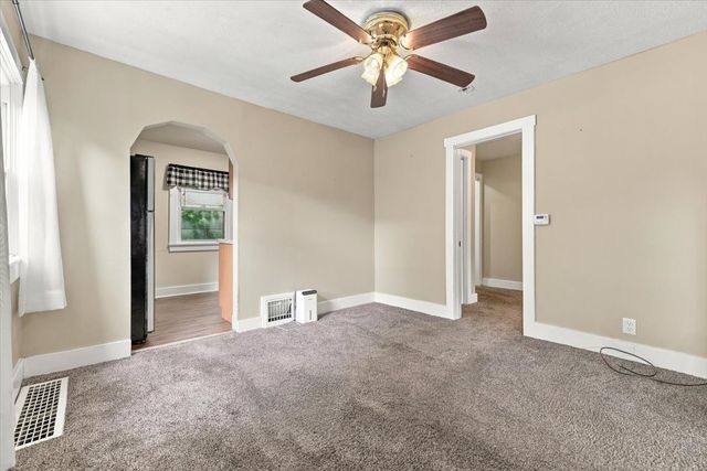 2004 39th Street, Des Moines, IA 50310