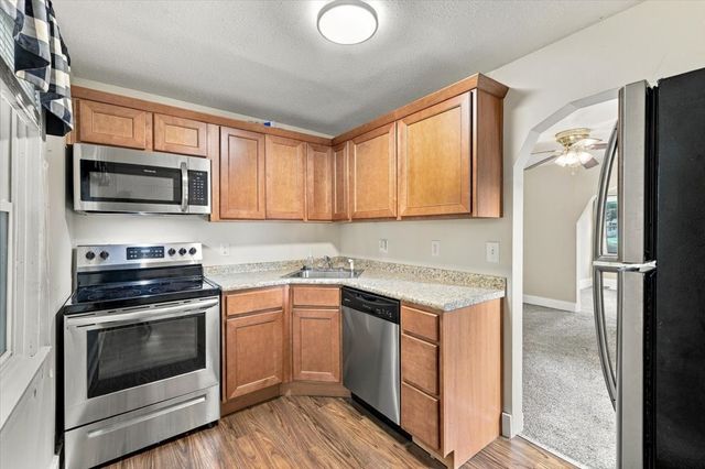 2004 39th Street, Des Moines, IA 50310