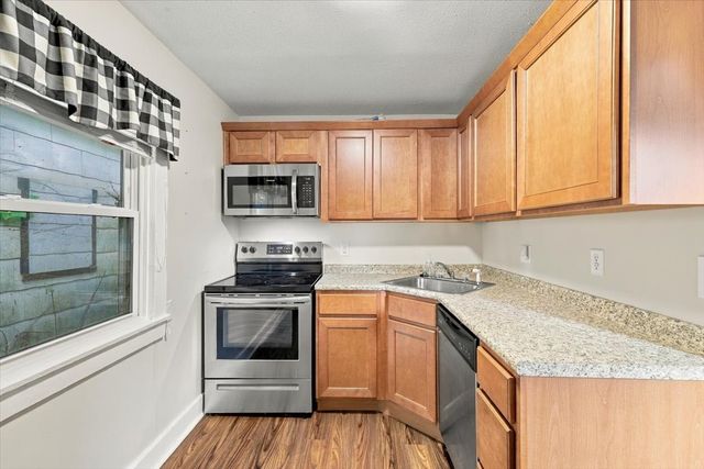 2004 39th Street, Des Moines, IA 50310