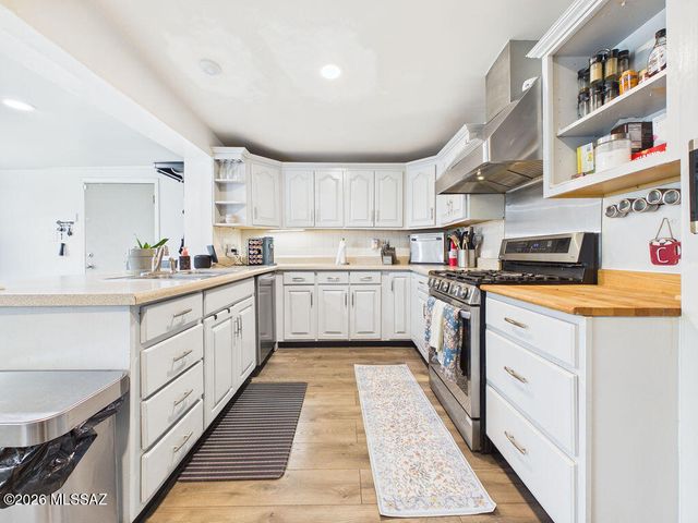 2231 S Deer Trail Circle, Tucson, AZ 85710