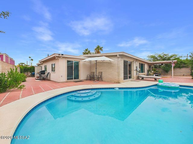 2231 S Deer Trail Circle, Tucson, AZ 85710