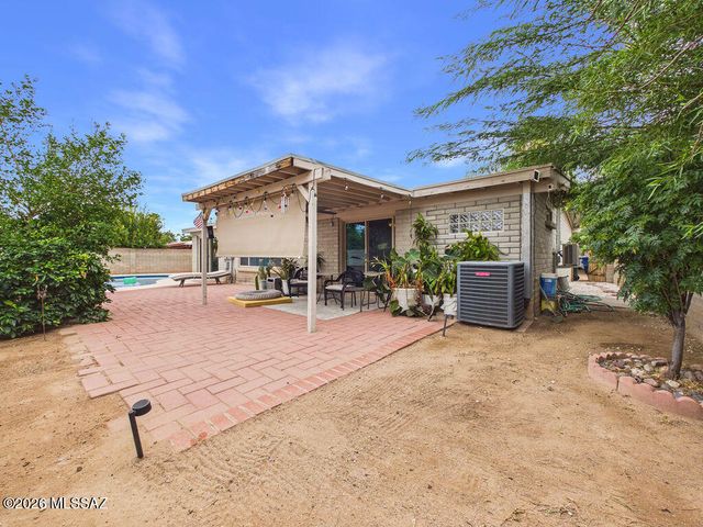 2231 S Deer Trail Circle, Tucson, AZ 85710