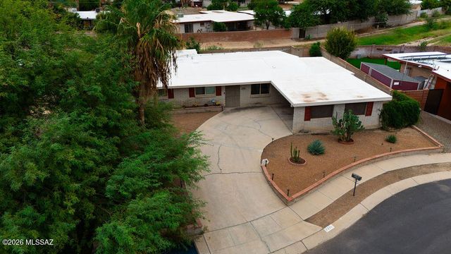 2231 S Deer Trail Circle, Tucson, AZ 85710