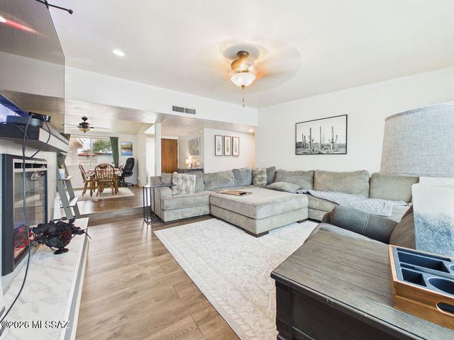 2231 S Deer Trail Circle, Tucson, AZ 85710