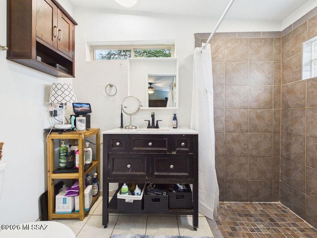 2231 S Deer Trail Circle, Tucson, AZ 85710