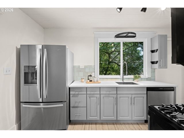 608 Sw ORCHID St, Portland, OR 97219