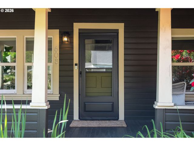 608 Sw ORCHID St, Portland, OR 97219