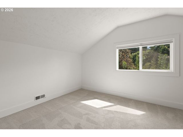 608 Sw ORCHID St, Portland, OR 97219
