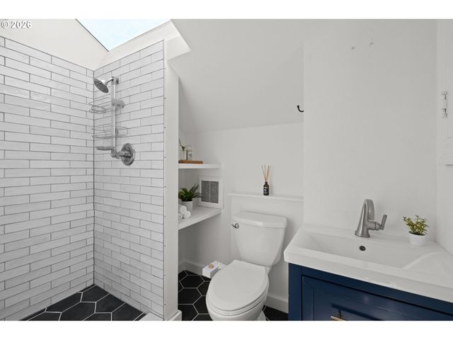 608 Sw ORCHID St, Portland, OR 97219