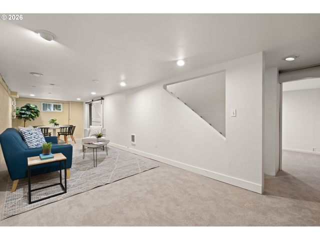 608 Sw ORCHID St, Portland, OR 97219