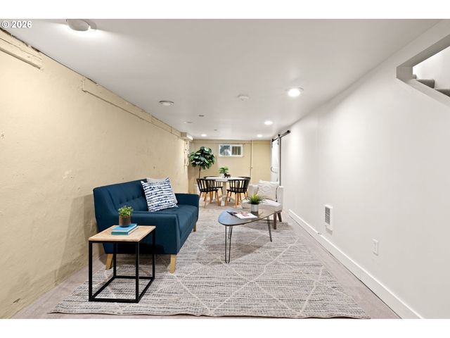 608 Sw ORCHID St, Portland, OR 97219