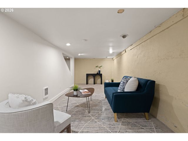 608 Sw ORCHID St, Portland, OR 97219
