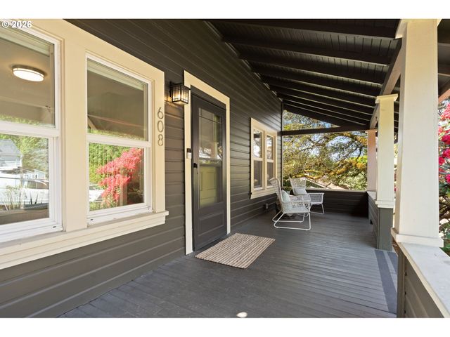 608 Sw ORCHID St, Portland, OR 97219